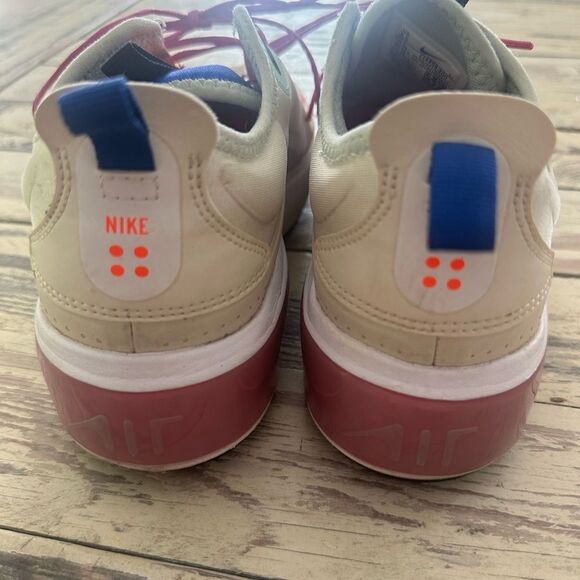 Nike Women's Air Max DIA SE Sneakers - Picture 5 of 7